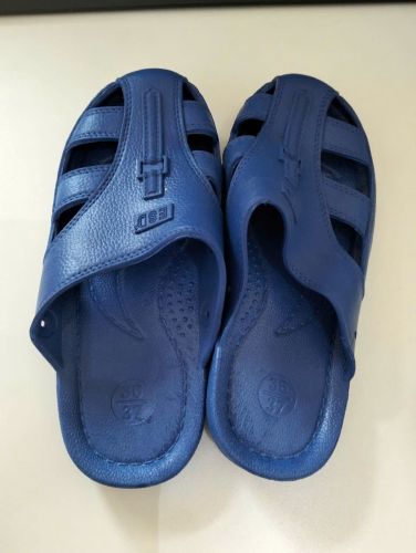Dép tĩnh điện